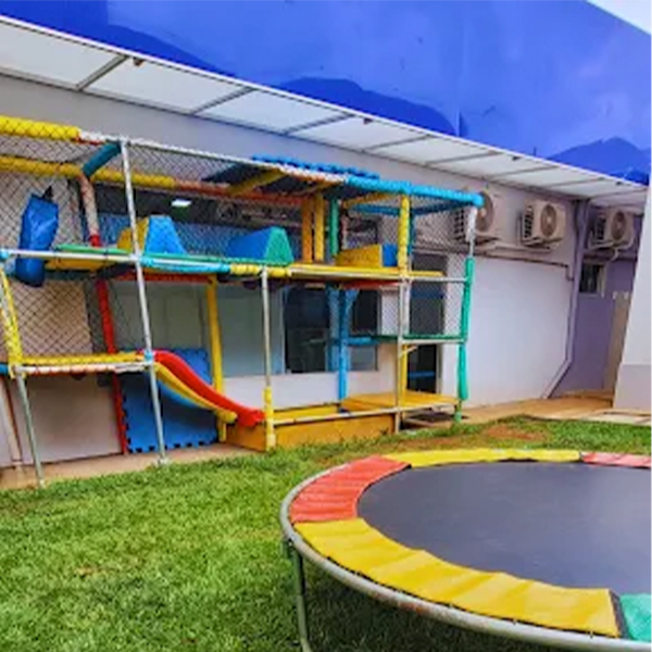 Área externa de atividades da Nima Kids